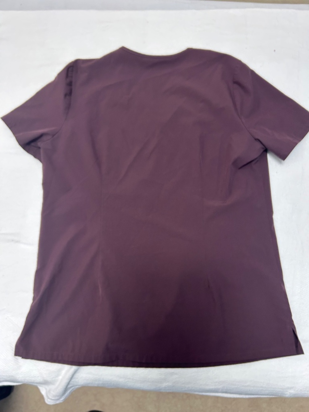 FIGS Catarina Scrub Top in Burgundy (Size Medium) - Picture 2 of 2